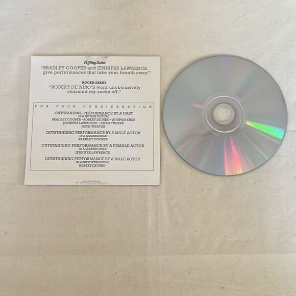 SILVER LININGS PLAYBOOK Movie DVD Jennifer Lawrence & Bradley Cooper - Picture 2 of 2